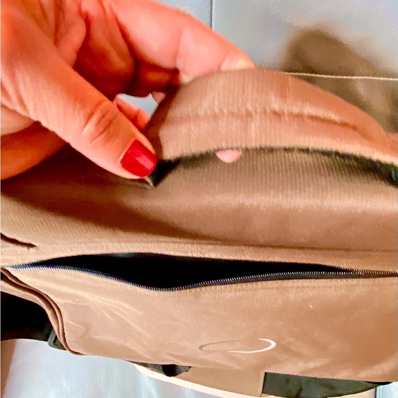 Tracker Brown and Pink Messenger School Work Bag Never Used - Picture 8 of 16